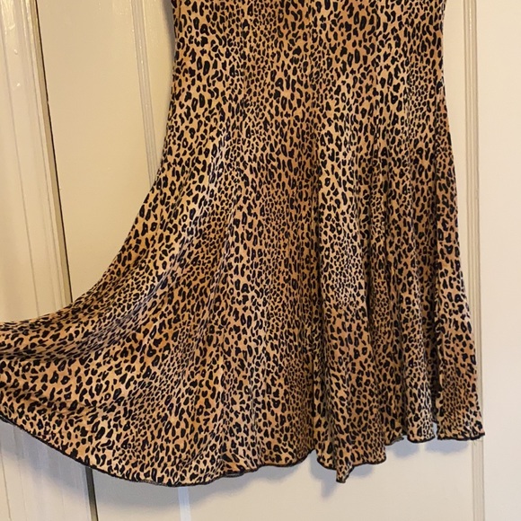 NWT Forever 21 dress sz medium leopard animal print lettuce hem - Picture 7 of 9